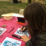 Dessinatrice-chanteuse cherche lieu inspirant – Arts plastiques